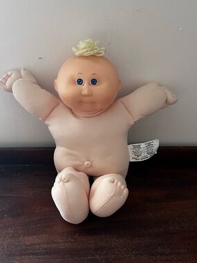 Vintage 1982 Cabbage Patch Naked Doll #39 on Back of Head